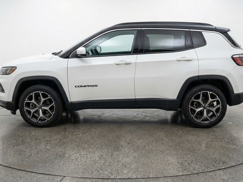 Used 2025 Jeep Compass Limited image 5