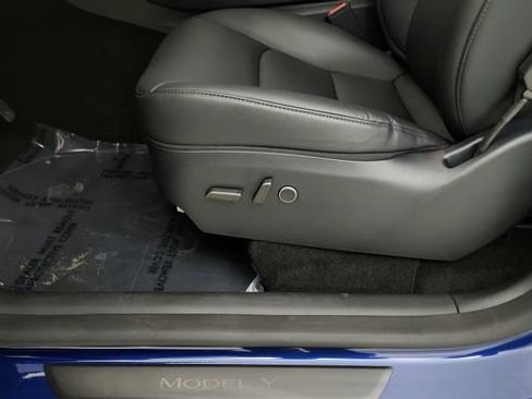 Used 2025 Tesla Model Y Long Range RWD image 63