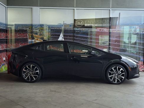 Used 2026 Toyota Prius Plug-In Hybrid image 4