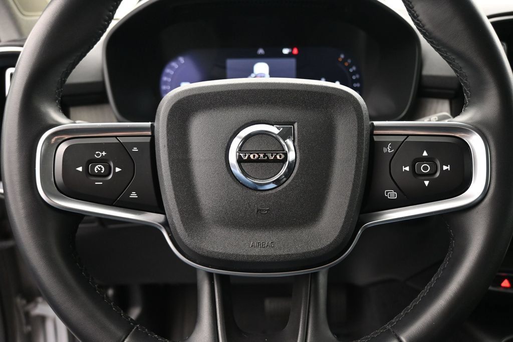 Used 2024 Volvo XC40 B5 Core AWD/4WD image 27