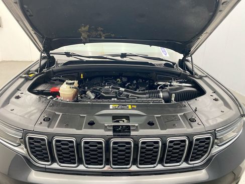 Used 2021 Jeep Grand Cherokee L Limited AWD/4WD image 11