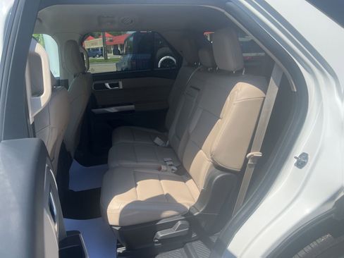 Used 2023 Ford Explorer XLT w/ Equipment Group 202A AWD/4WD image 40
