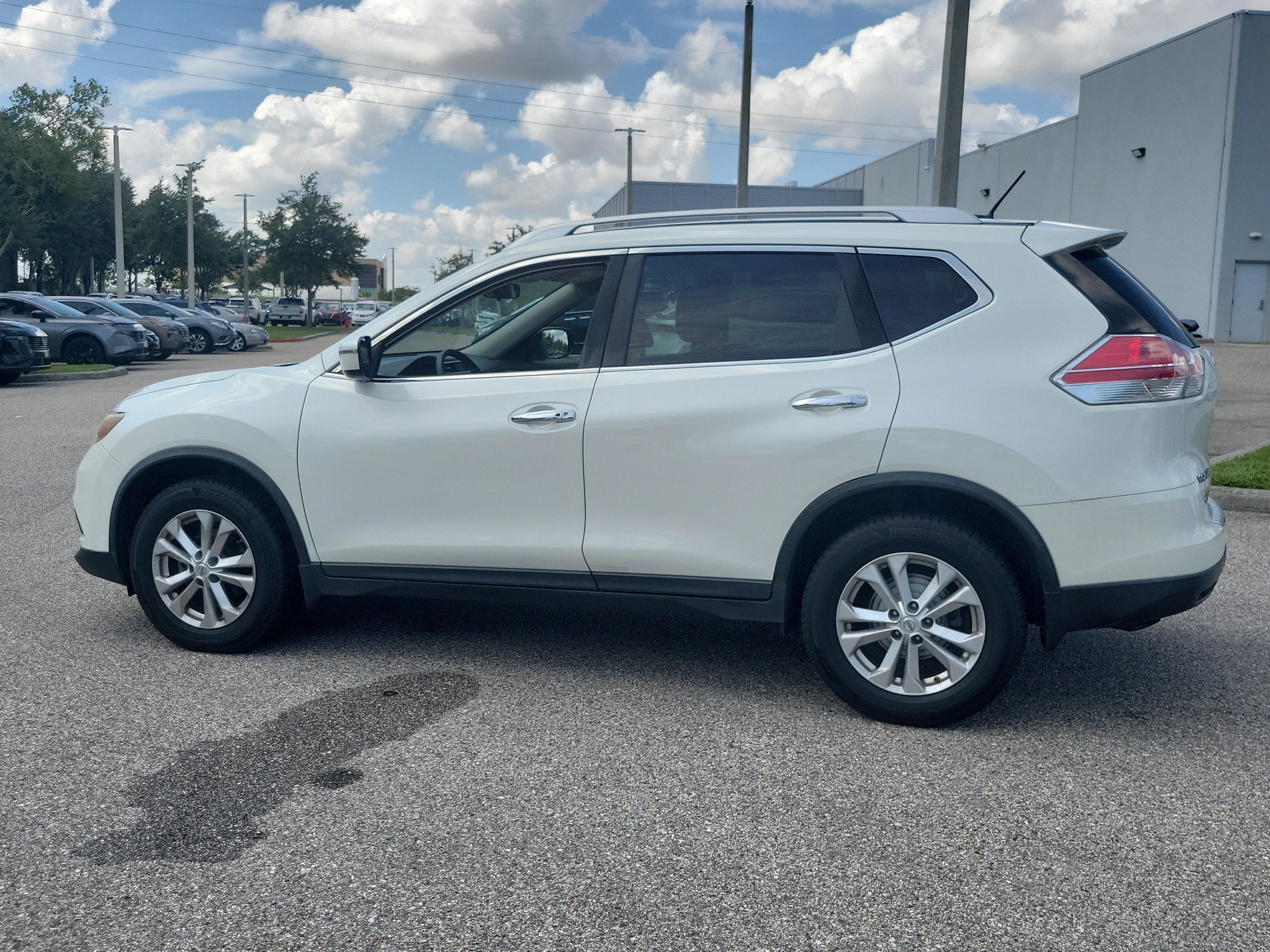 Used 2016 Nissan Rogue SV AWD/4WD image 9