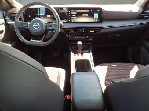 Used 2025 Nissan Kicks SR FWD image 13