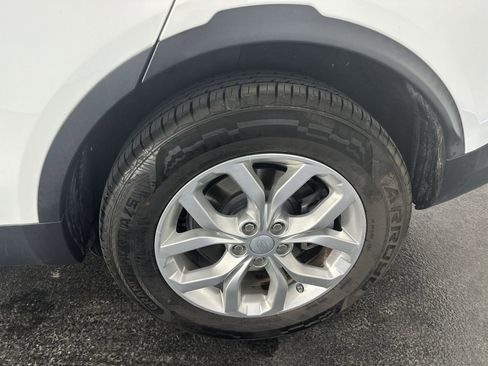 Used 2019 Land Rover Discovery SE image 14