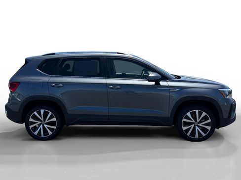Used 2023 Volkswagen Taos SE FWD image 6