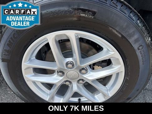 Used 2025 Jeep Grand Cherokee Laredo X AWD/4WD image 10