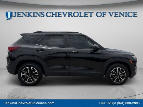 Used 2024 Chevrolet TrailBlazer LT FWD image 3