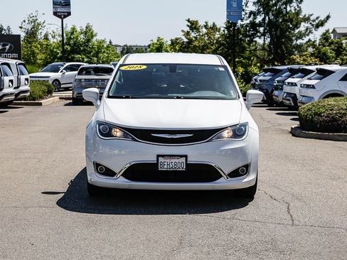 Used 2018 Chrysler Pacifica Touring Plus w/ Tire & Wheel Group FWD image 7