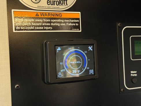 Used 2020 Mercedes-Benz Sprinter 2500 w/ Premium Plus Package image 59