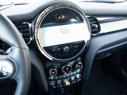 Used 2023 MINI Cooper SE image 3