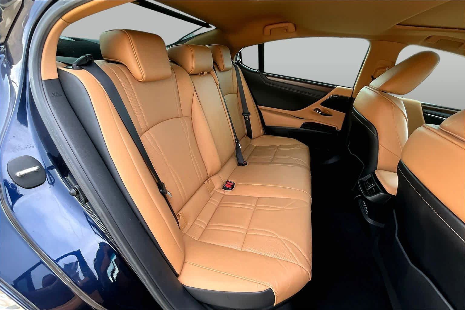 Used 2023 Lexus ES 300h Ultra Luxury w/ Accessory Package (Z2) FWD image 20