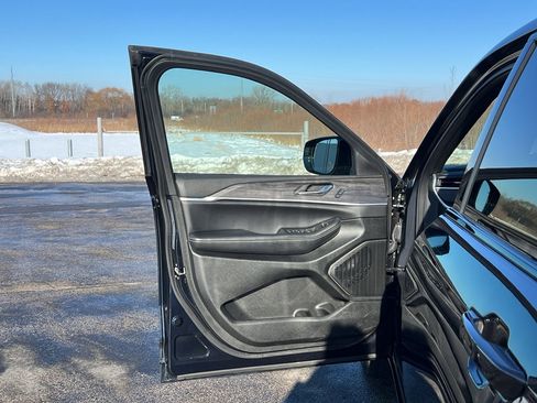 Used 2024 Jeep Grand Cherokee Limited w/ Luxury Tech Group II image 11