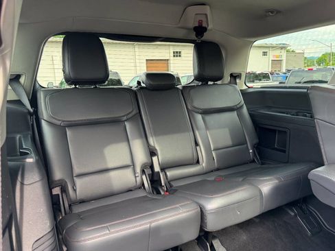 Used 2025 Ford Expedition Active AWD/4WD image 19