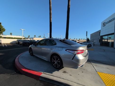 Used 2020 Toyota Camry SE image 13