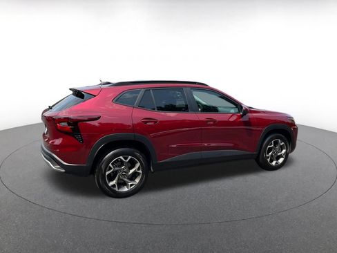 Used 2025 Chevrolet Trax LT w/ LT Convenience Package FWD image 16