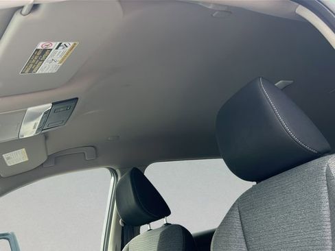 Used 2022 Nissan Rogue SV FWD image 13