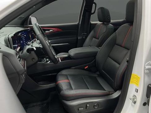 Used 2024 Chevrolet Traverse RS image 9