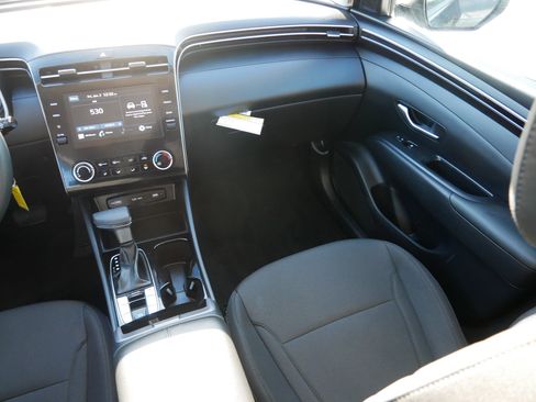 Used 2023 Hyundai Tucson SE image 11