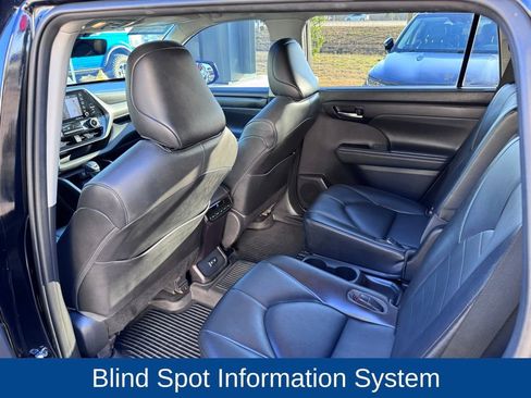 Used 2021 Toyota Highlander XLE image 10