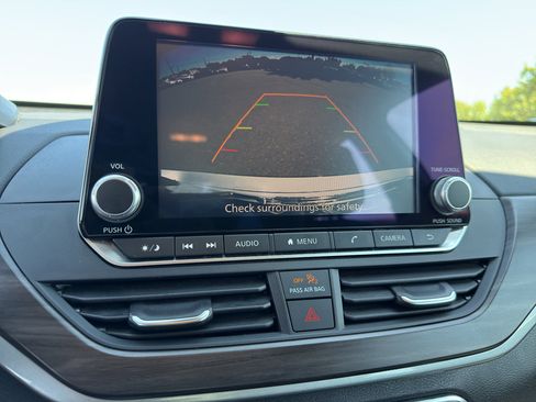 Used 2024 Nissan Altima 2.5 SV image 18