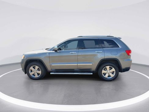 Used 2013 Jeep Grand Cherokee Overland w/ Advance Technology Group AWD/4WD image 5