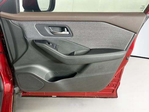 Used 2023 Nissan Rogue SV FWD image 30