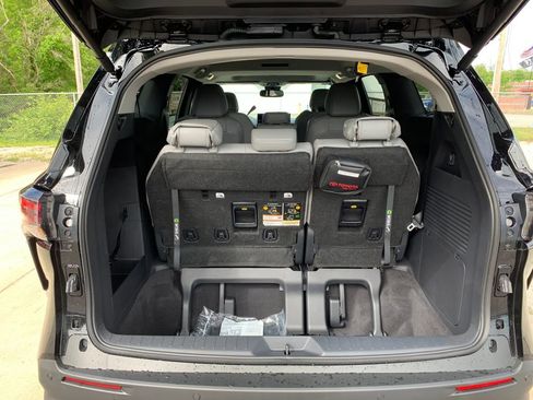 New 2026 Toyota Sienna XLE FWD image 18