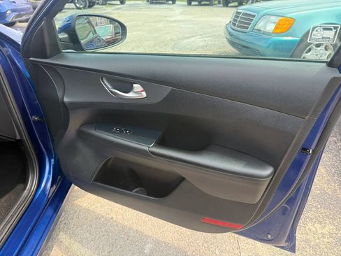 Used 2020 Kia Forte LXS FWD image 19