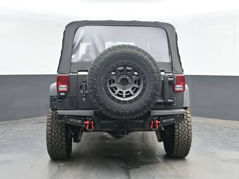 Used 2018 Jeep Wrangler Sport AWD/4WD image 9
