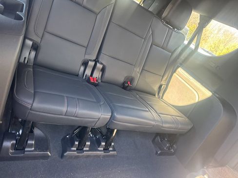 Used 2022 Chevrolet Suburban RST w/ Luxury Package image 7