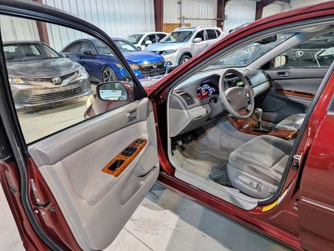 Used 2005 Toyota Camry XLE image 11