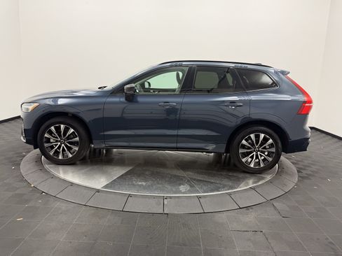 Certified 2024 Volvo XC60 B5 Core w/ Protection Package Premier AWD/4WD image 4