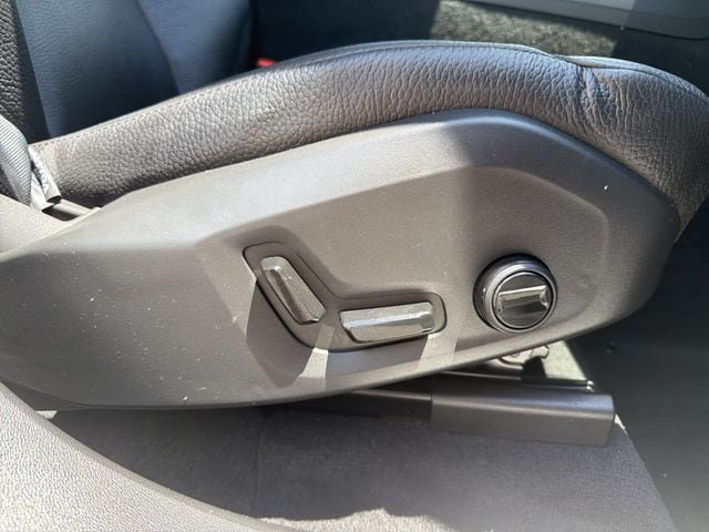 Used 2024 Volvo XC60 B5 Plus AWD/4WD image 19