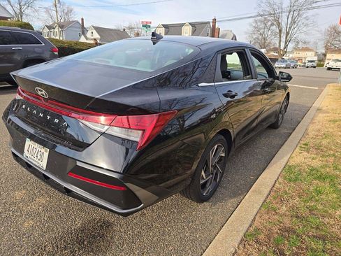 Used 2025 Hyundai Elantra SEL image 3
