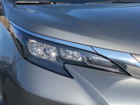 New 2026 Toyota Sienna XLE FWD image 11