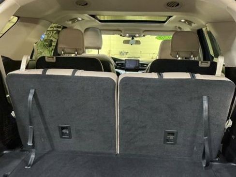 Used 2020 Ford Explorer XLT w/ Equipment Group 202A image 10