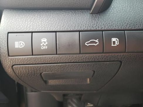 Used 2018 Toyota Camry SE FWD image 21