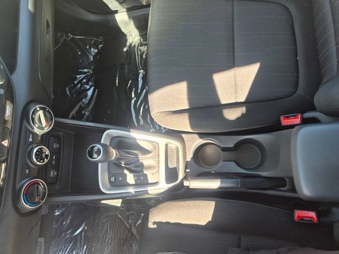 Used 2026 Hyundai Venue SE FWD image 16