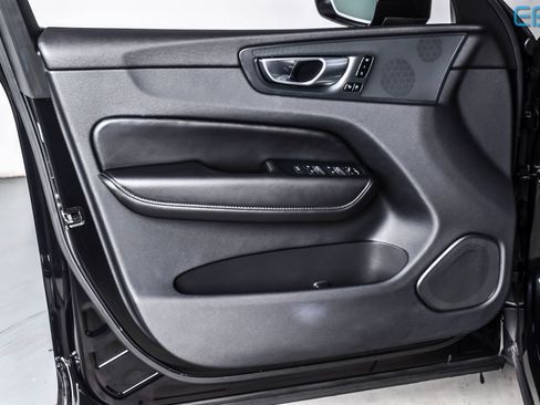 Used 2025 Volvo XC60 B5 Plus image 15