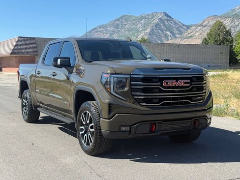 Used 2023 GMC Sierra 1500 AT4 w/ Technology Package AWD/4WD image 1
