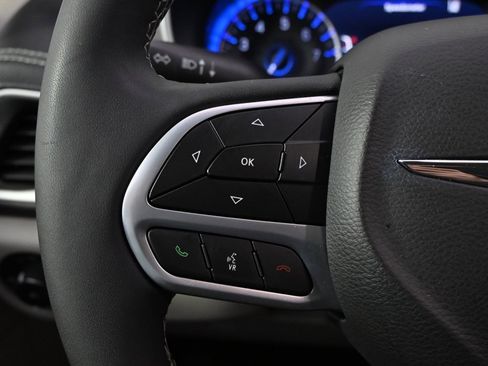 Used 2022 Chrysler Pacifica Touring-L image 34