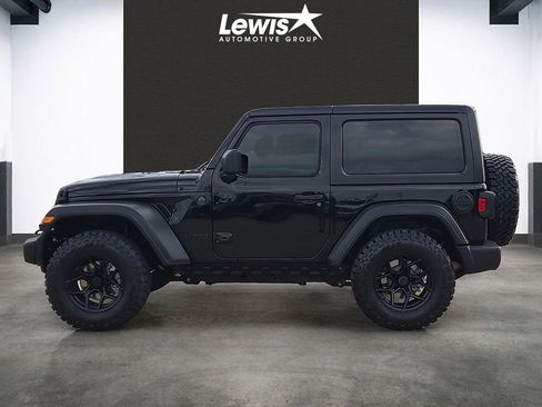 Used 2018 Jeep Wrangler Sport AWD/4WD image 2
