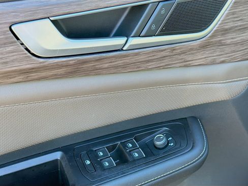 Used 2025 Volkswagen Atlas SEL image 23