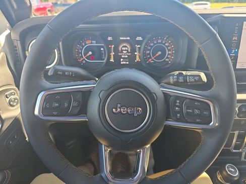 Used 2024 Jeep Wrangler Unlimited Sahara w/ Technology Group AWD/4WD image 12