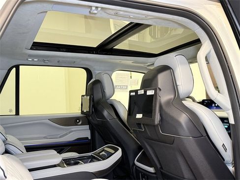 New 2025 Lincoln Navigator L Black Label w/ Black Label Special Edition image 7