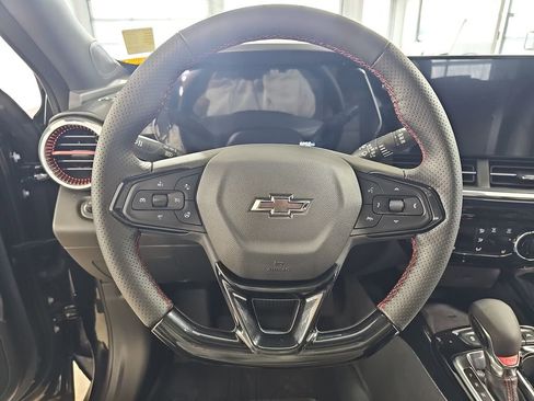 Certified 2025 Chevrolet Trax RS w/ Sunroof Package image 22