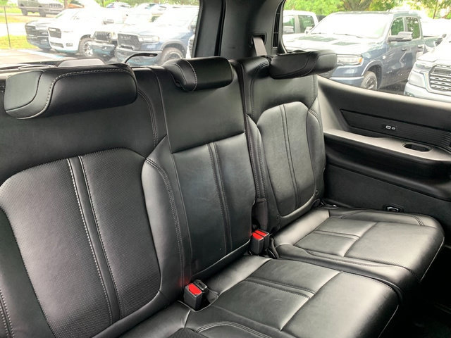 Certified 2024 Jeep Wagoneer Series II w/ Flexible Seating Group AWD/4WD image 15