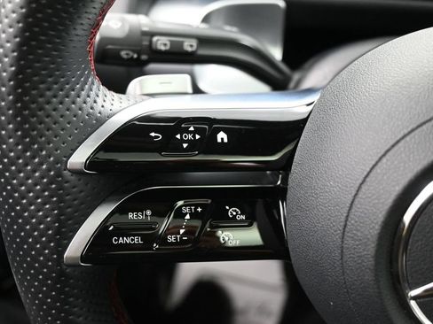 Used 2024 Mercedes-Benz EQB 300 4MATIC image 26