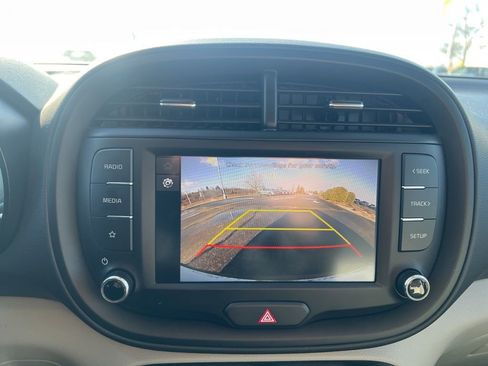 Used 2025 Kia Soul LX w/ LX Technology Package FWD image 26